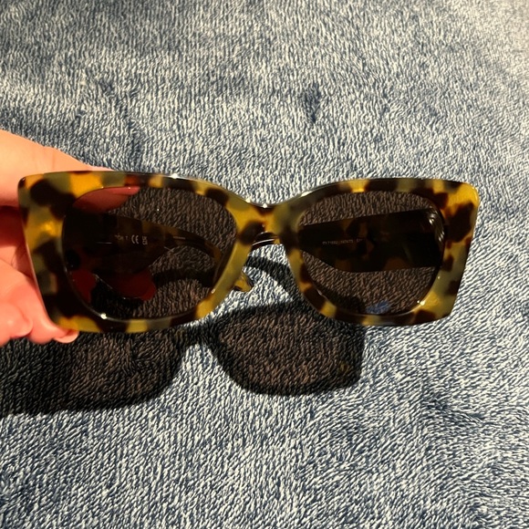 Tory Burch Tortoise Sunglasses with Orange Case main image 7